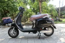 Uwinfly model skuter klasik vespa motor listrik