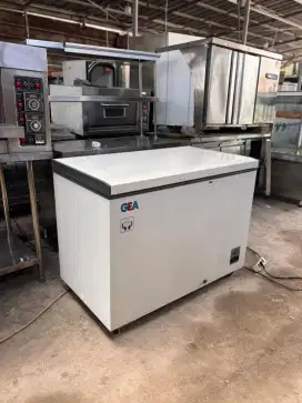 Freezer box 
Kapasitas 330 liter
Harga harga 2.700.000