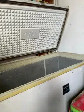 Freezer sharp 200 liter