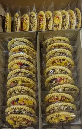 Pai buah kering, coklat Almond