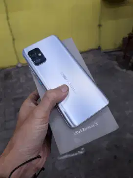 Asus Zenfone 8 lengkap