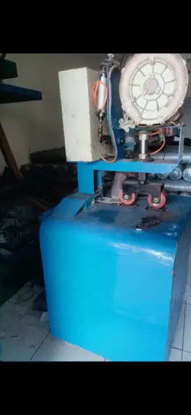 Mesin pres terpal lokal