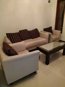 Jual sofa seset keadaan masih bagus minus pemakaian