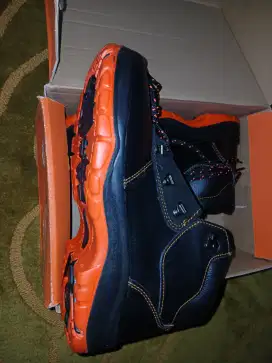Sepatu safety baru