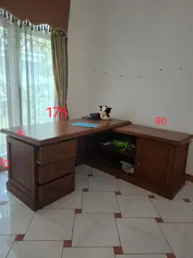 Meja kantor/ Meja Direktur