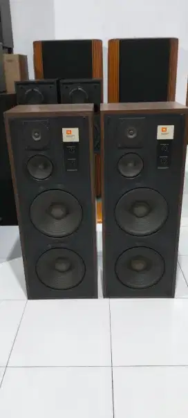 Speaker JBL model R 133
