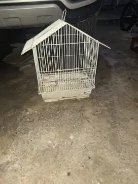 Kandang burung 
Bentuk rumah 
Limited edition 
Barang terawat 
Pemaka