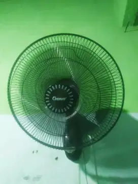 Kipas angin Cosmos dinding