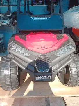 Mobil mainan pake remot model jeep