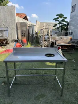 Meja prepare 
Meja sampah 
Ukuran 120x70x85