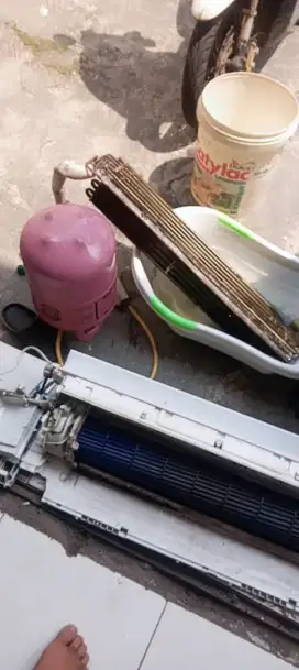 Service Ac,Mesin Cuci,Kulkas,Pompa Air dan Bongkar Pasang AC.