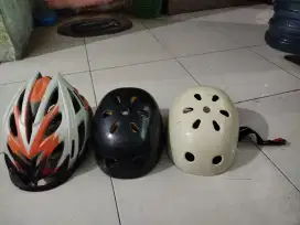 Helm sepeda/gowes
