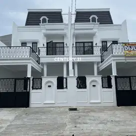 Dijual Rumah Strategis Di Tangerang Selatan Rooftop Lampu Gantung