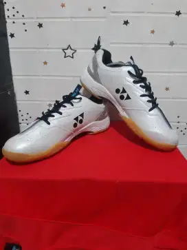 YONEX SHB 640 size 44 insole 28 cm