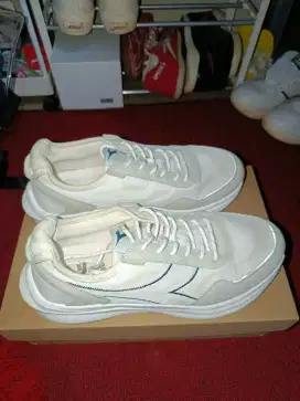 Jual sepatu Diadora