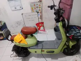 Dijual sepeda listrik uwinfly baru dipake setahun bu