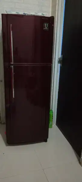 Kulkas 2 pintu toshiba