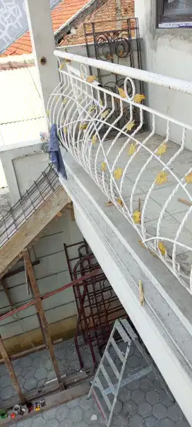 Railing balkon besi tempa solid