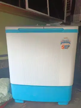 Di jual mesin cuci dua lobang barang mulus normal  kapasitas 7kg