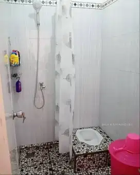 Tukang kramik ahli kamar mandi