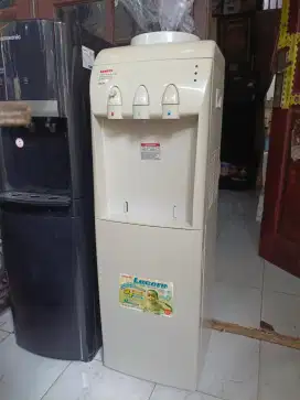 Di jual dispenzernya ples kulkas, barang normal bodi mulus