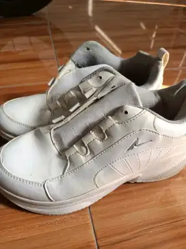 Sepatu Undo Warna Putih