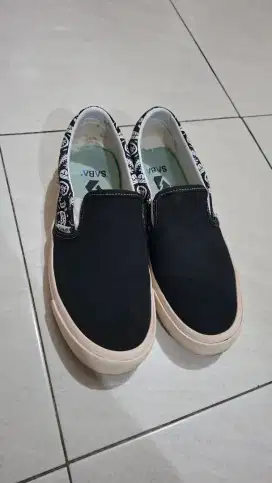 Saba slip on sz 45