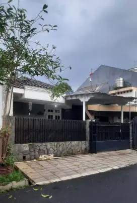 Di jual/Di sewakan rumah dalam komplek bukit permai cibubur jkt timur