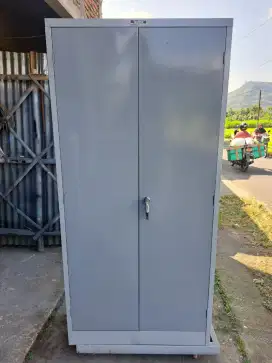 Lemari arsip besi