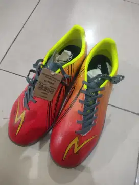Sepatu futsal specs accelerator lightspeed 4 core