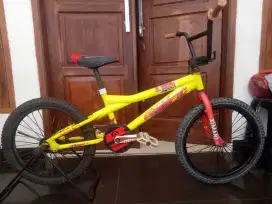 Sepeda BMX UK. 20 rem torpedo tinggal gowes