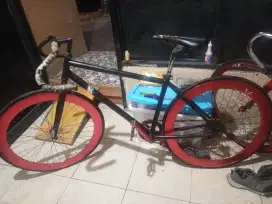 sepeda fixie warna hitam bekas masih ok