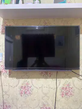Tv toshiba LED 32 inch masih mulus lengkap jarang dipakai