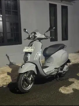Vespa Piaggio Primavera Supreme