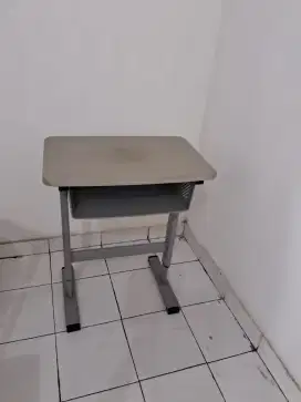 Meja siswa yang ada drawer nya utk 4 unit