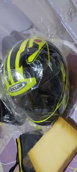 Helm zeus second jarang di pakai