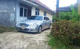 Mercedes-Benz E260 2005 Bensin
