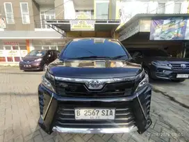 Toyota Voxy 2.0 A/T, 2019