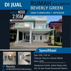 Rumah Beverly Green  2½ Lantai Cantik siap huni Semi Furnished