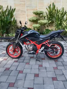 Honda cb150r 2017