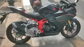 cbr 250 rr type abs kilometer cuma 325 seperti baru