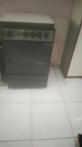 Kompor gas 4 tungku