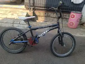 Sepeda BMX ukuran Standar