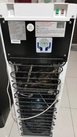 Dispenser Galon Bawah Electrolux Hot-Warm-Cold Seperti Baru