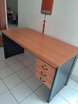 Meja Direktur 1 Biro bahan MDF