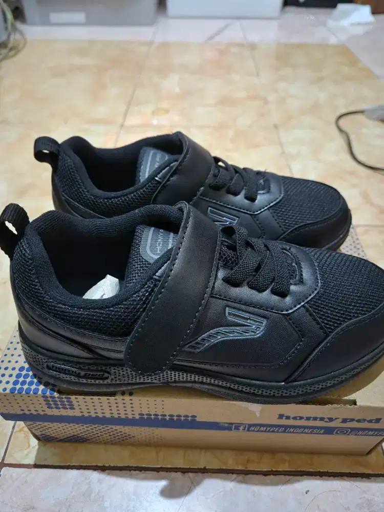 Sepatu sekolah homyped Size 34