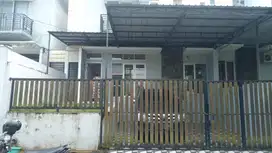 Disewakan rumah semi furnished d castarica regency