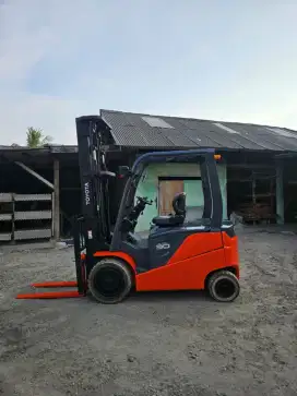 Forklift Toyota 3 Ton Battrei Electric,Threelift 6 Meter,Tahun 2018