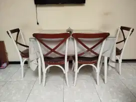meja makan kayu minimalis