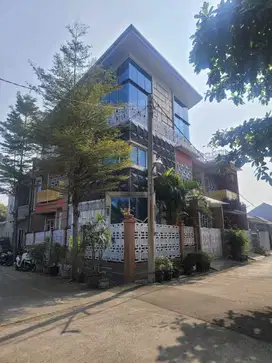 Rumah Hook Dekat Summarecon Bekasi di Bintang Metropole, Bekasi